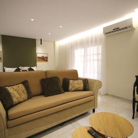 Eclectic Apartment Near Downtown Ираклио Екстериор снимка