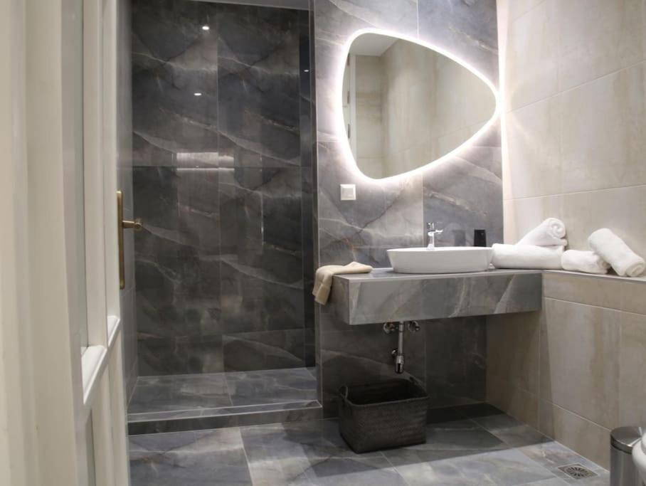 Eclectic Apartment Near Downtown Ираклио Екстериор снимка