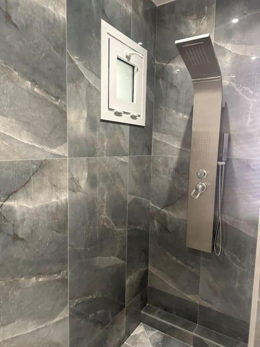 Eclectic Apartment Near Downtown Ираклио Екстериор снимка
