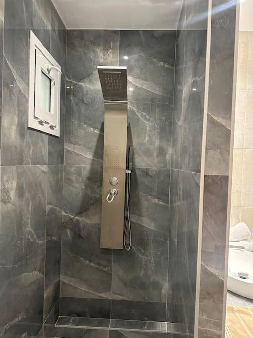 Eclectic Apartment Near Downtown Ираклио Екстериор снимка