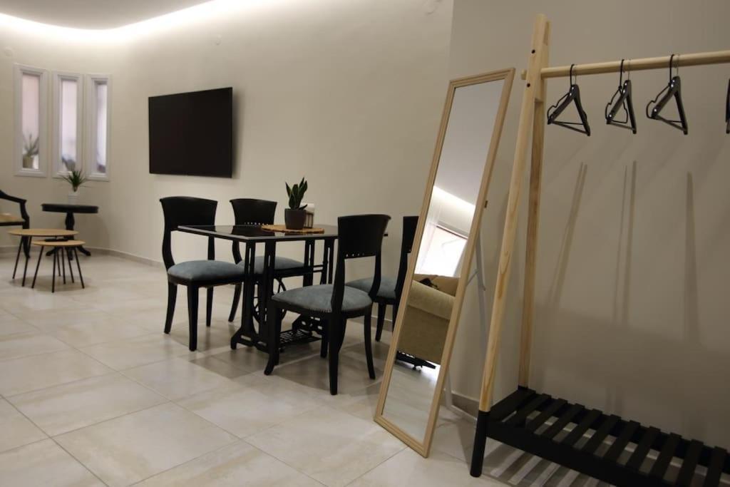 Eclectic Apartment Near Downtown Ираклио Екстериор снимка