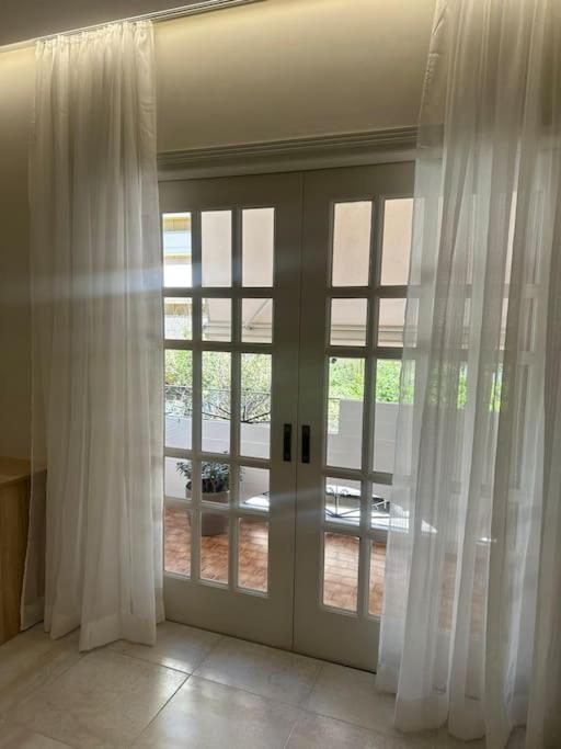 Eclectic Apartment Near Downtown Ираклио Екстериор снимка