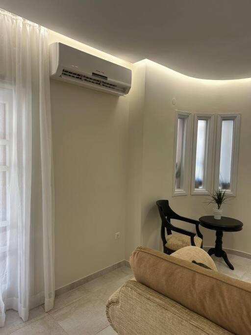 Eclectic Apartment Near Downtown Ираклио Екстериор снимка