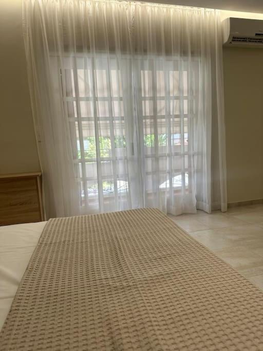 Eclectic Apartment Near Downtown Ираклио Екстериор снимка