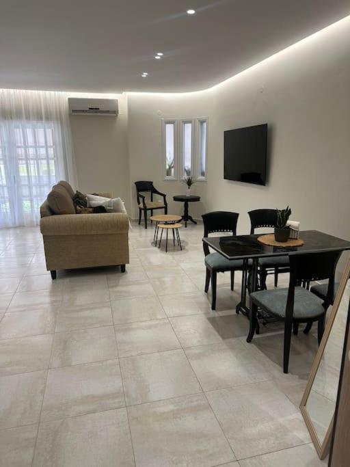 Eclectic Apartment Near Downtown Ираклио Екстериор снимка