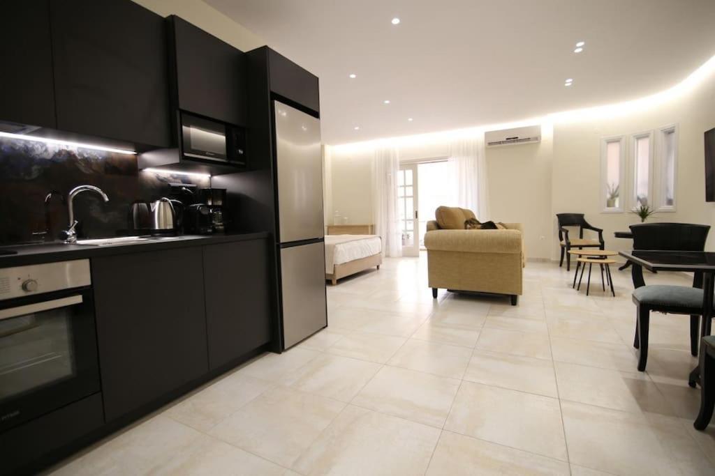 Eclectic Apartment Near Downtown Ираклио Екстериор снимка