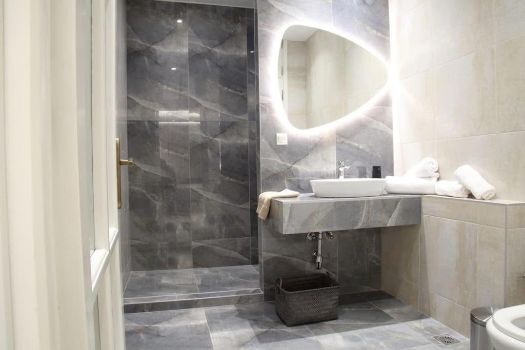 Eclectic Apartment Near Downtown Ираклио Екстериор снимка
