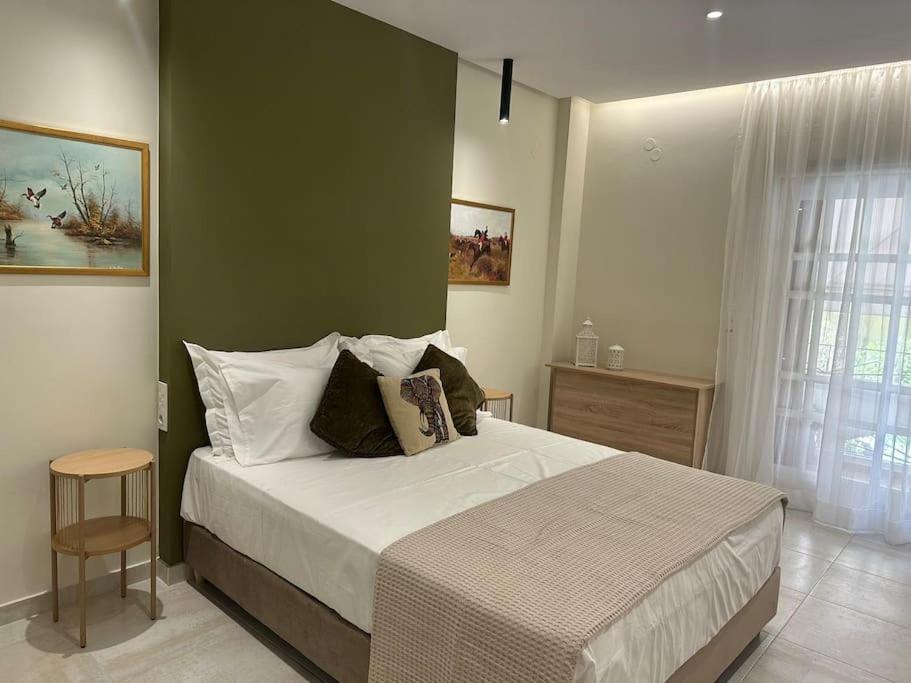 Eclectic Apartment Near Downtown Ираклио Екстериор снимка