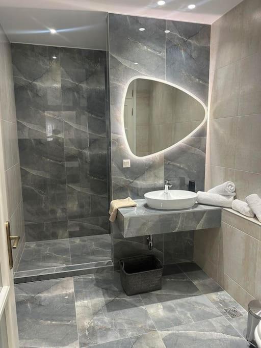 Eclectic Apartment Near Downtown Ираклио Екстериор снимка